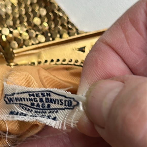 VINTAGE WHITING & DAVIS CO. SMALL GOLD MESH BAG PURSE WITH SHORT CHAIN STRAP - Picture 5 of 12